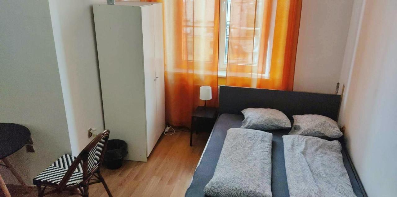 Room In Old Town คราคูฟ ภายนอก รูปภาพ