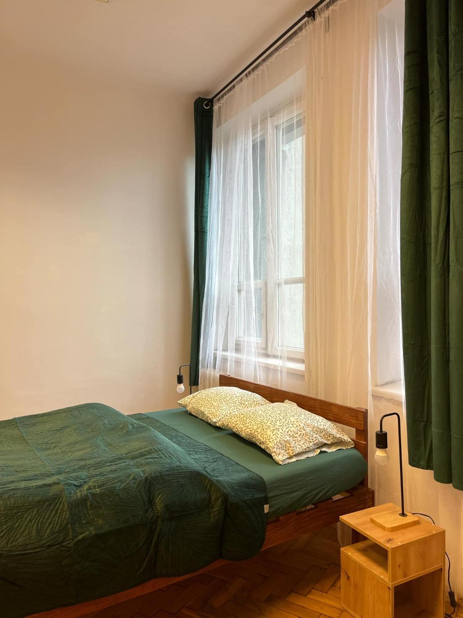 Room In Old Town คราคูฟ ภายนอก รูปภาพ